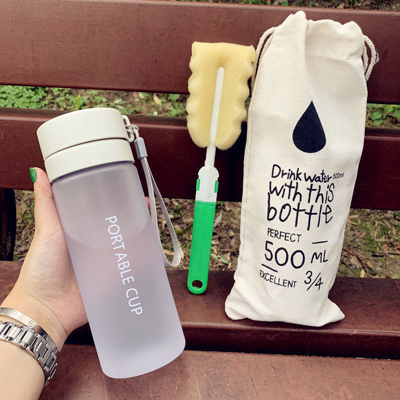 Damen tragbare Wasserflasche mit praktischem Reinigungssystem Brehn