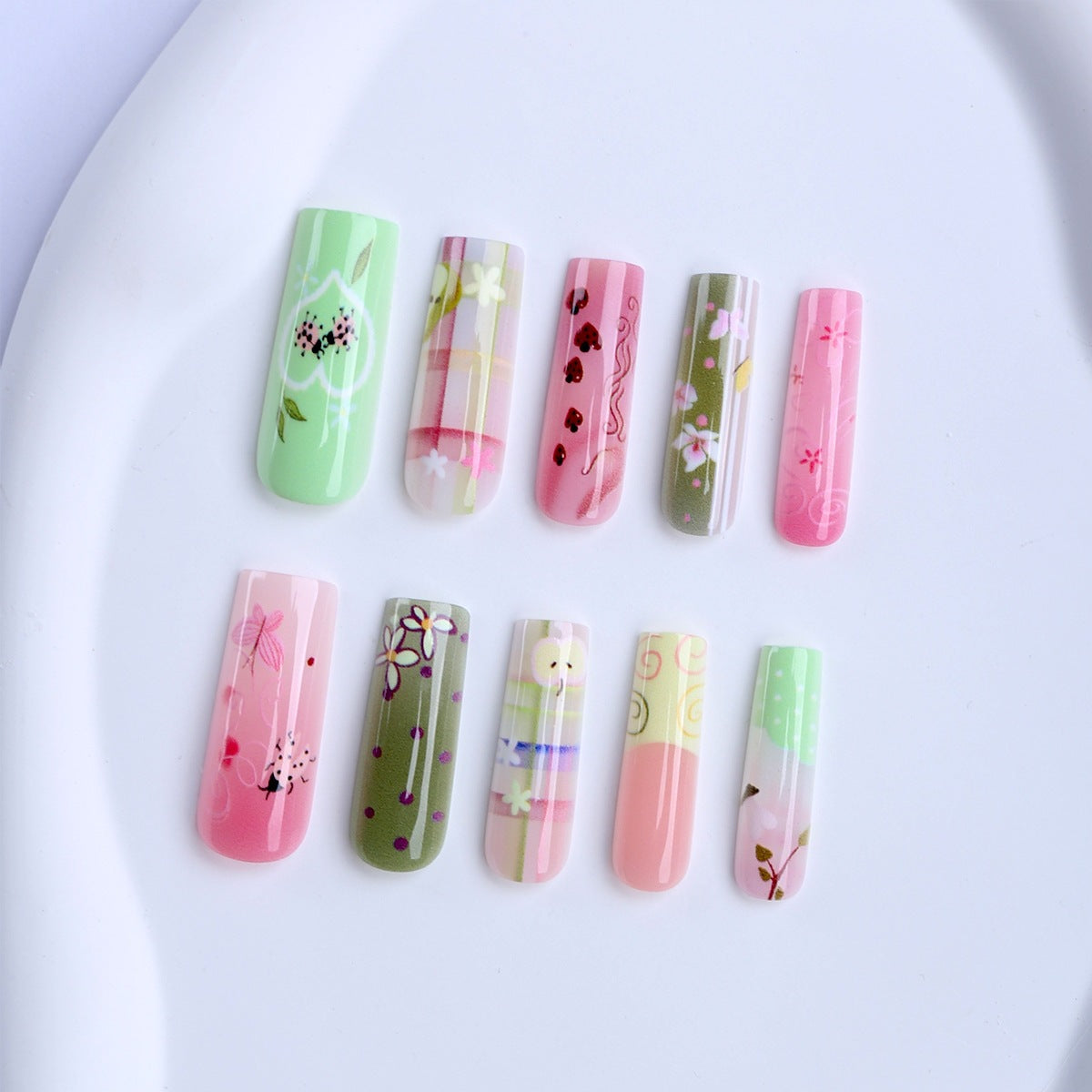 Moderner Kunstnagelset Brehn