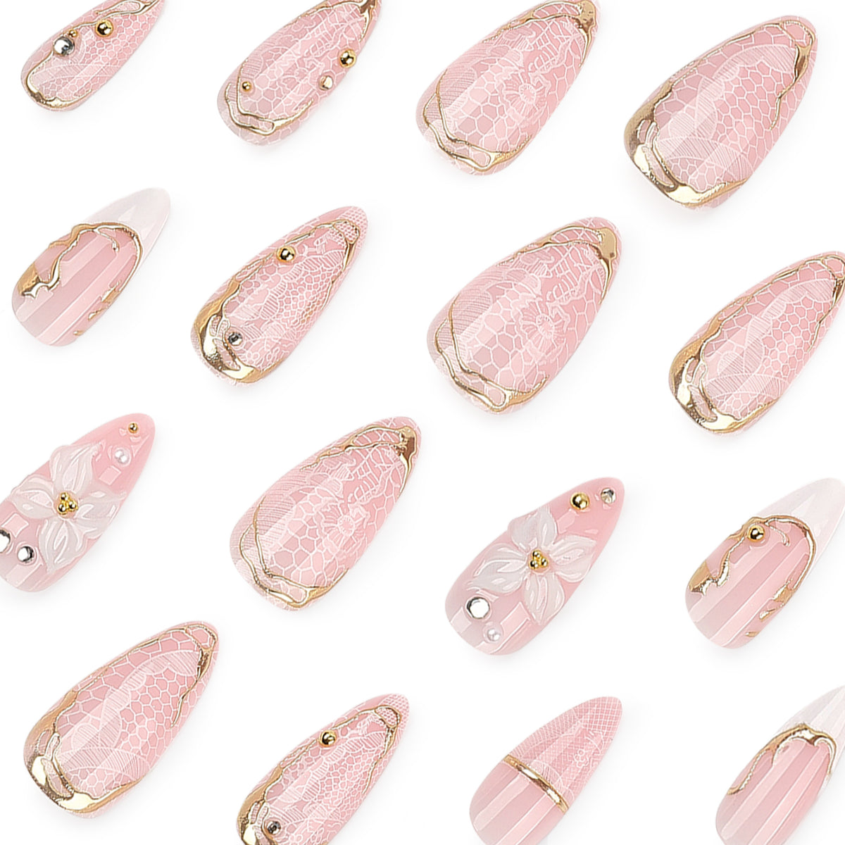 Kunstvolle Nagelverlängerungen mit filigranen Blüten- und Goldverzierungen Brehn