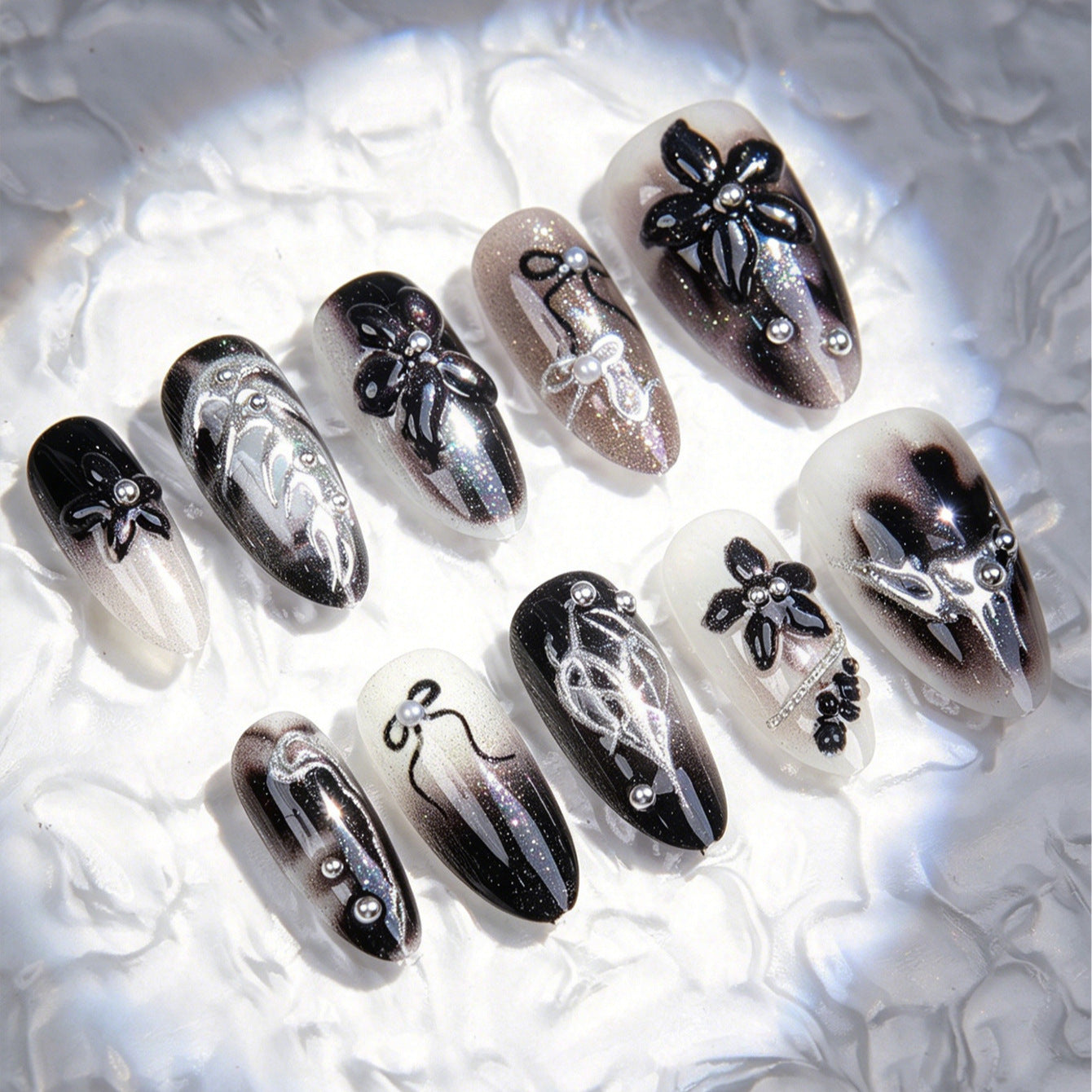 Elegantes Kunstnägel-Set mit Komplexen Designs Brehn