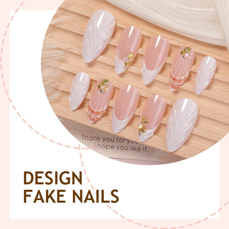 Kunstnagelset mit eleganten und floralen Verzierungen Brehn