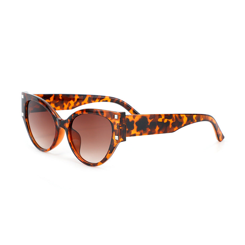 Damen trendige Cat-Eye Sonnenbrille mit glamourösen Akzenten Brehn