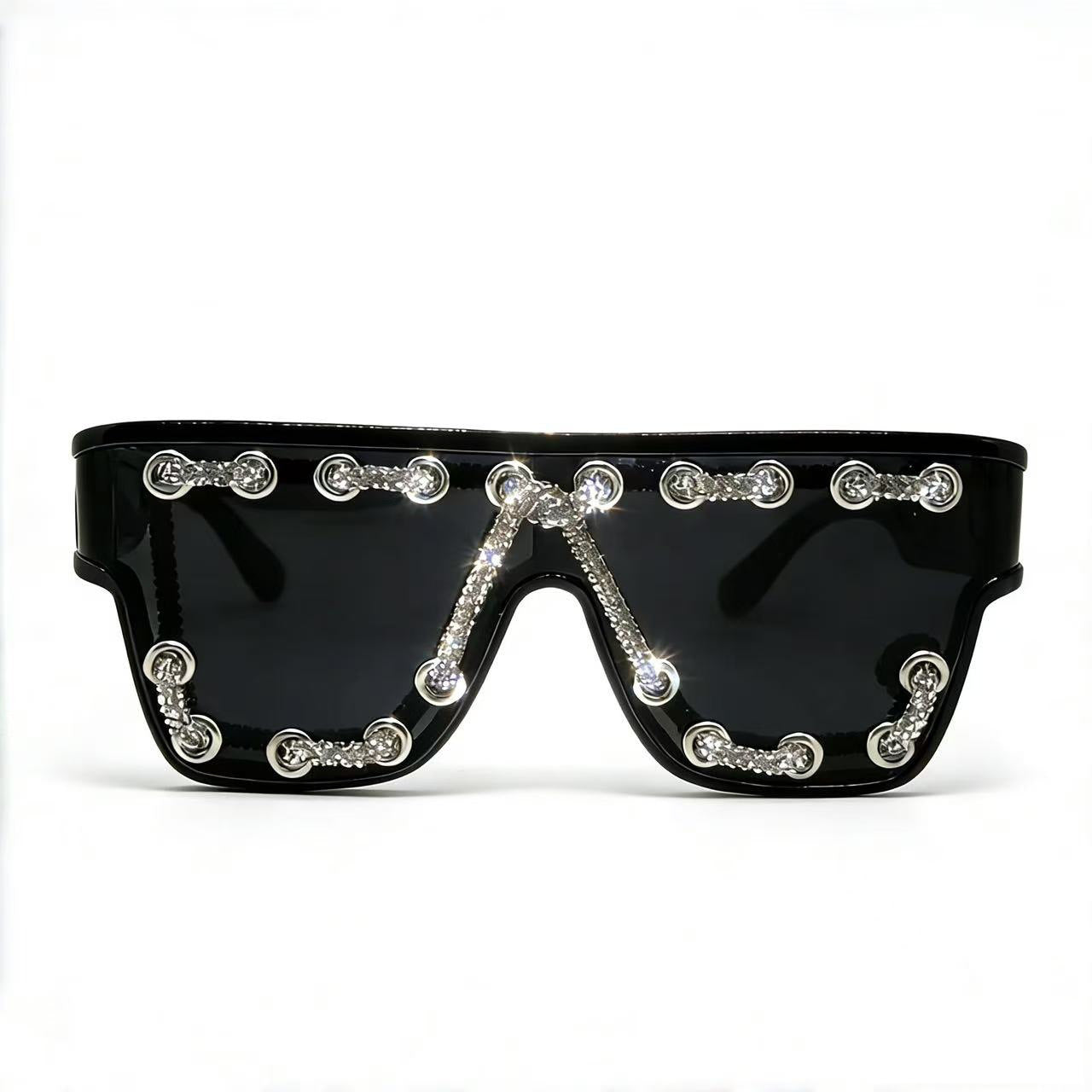 Damen Sonnenbrille mit extravagantem Design und dekorativer Kettenverzierung Brehn