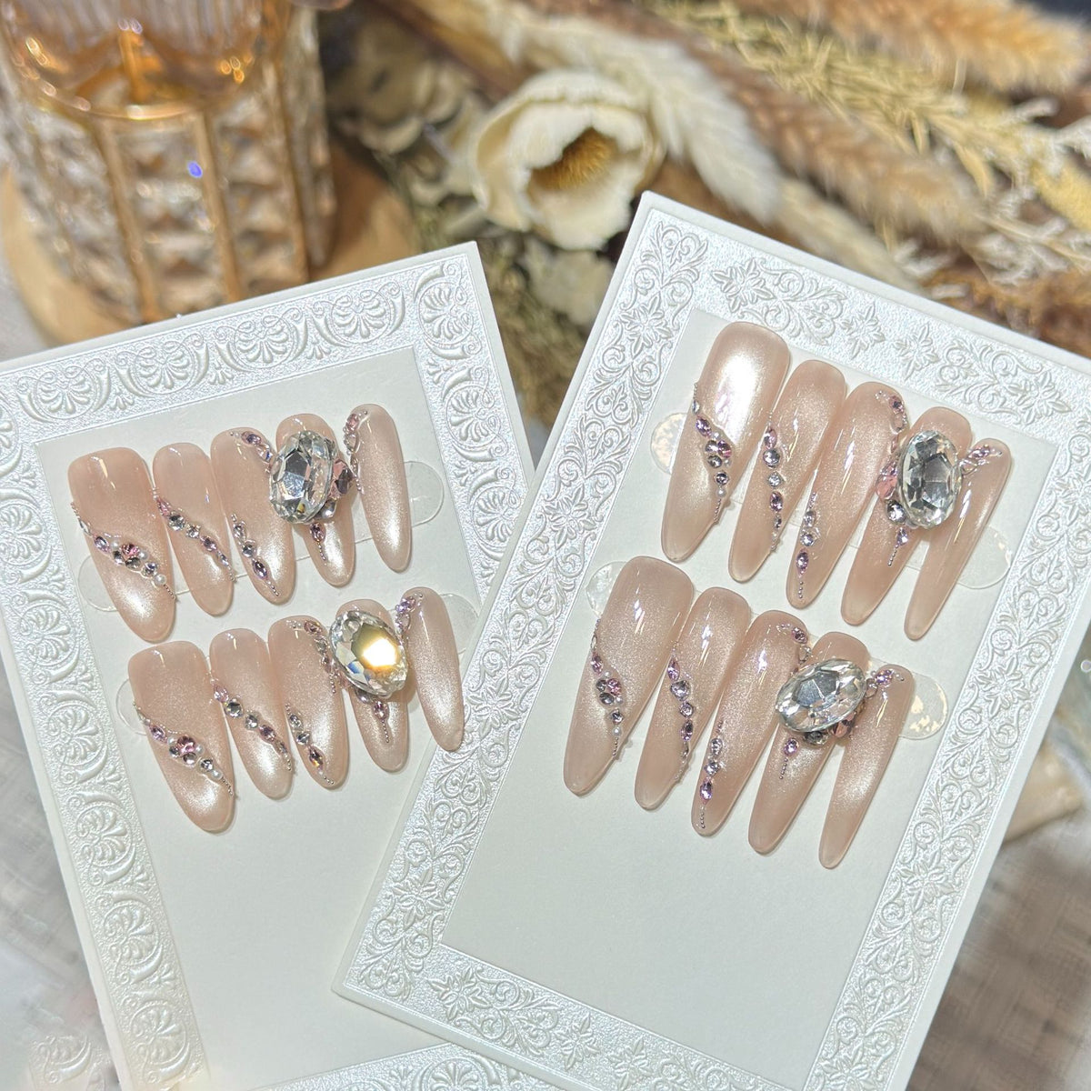 Glamouröse mit Strass verzierte Stiletto Press-On Nägel Brehn