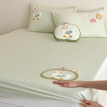 Besticktes Stretch-Spannbettlaken-Set mit Applikationsente und passenden Kissen