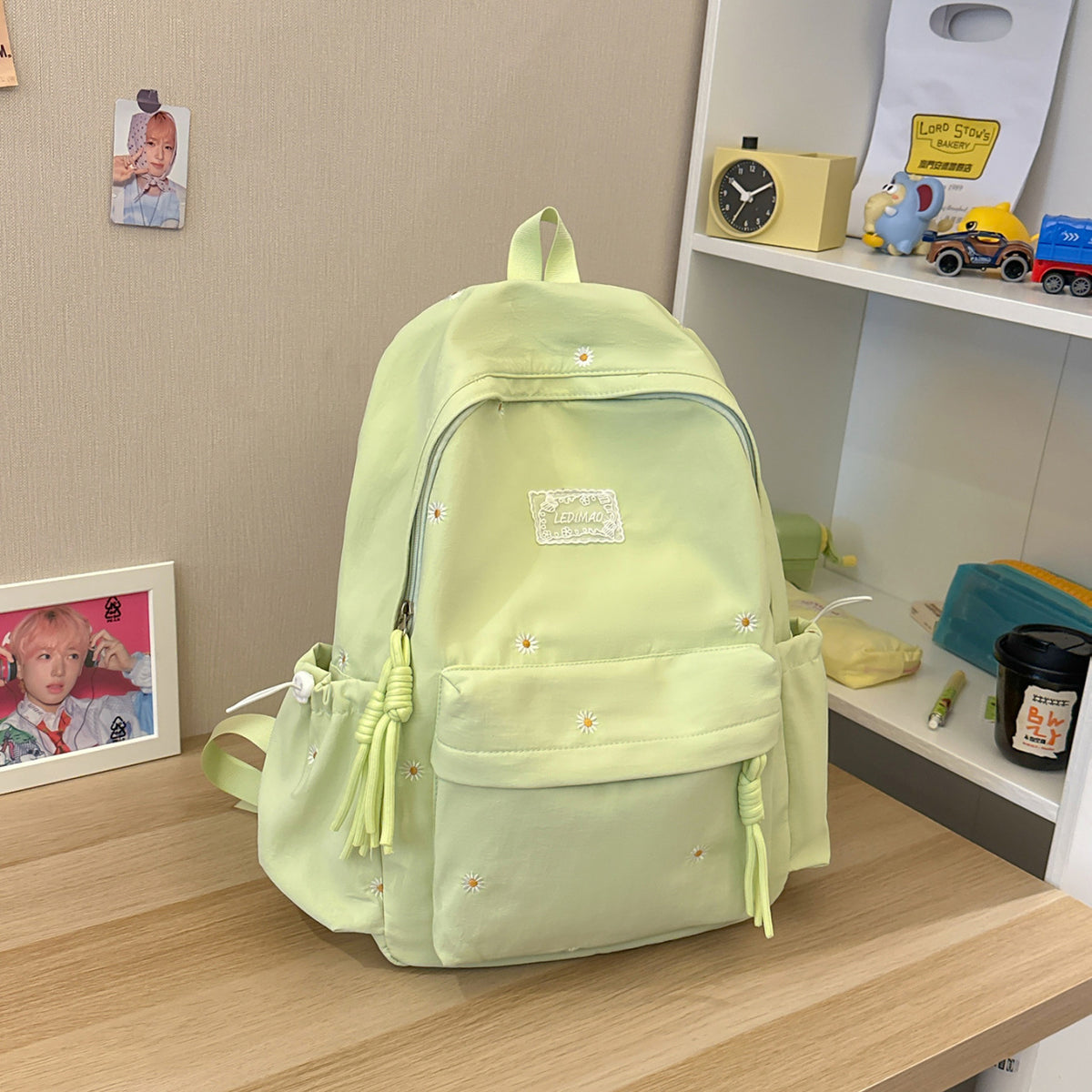 Stylischer backpack mit floralem Schmuck Brehn