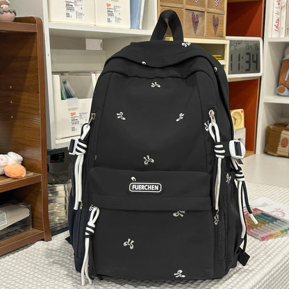 Stylischer Multi-Taschen Rucksack mit pelzigem Schlüsselanhänger Brehn