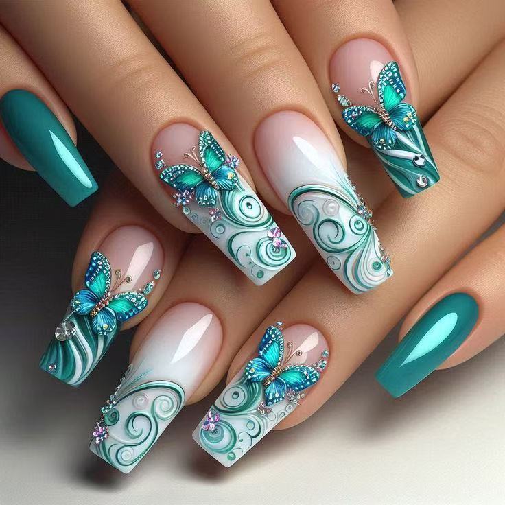 Kunstnagelset mit filigranen Schmetterlingsverzierungen Brehn
