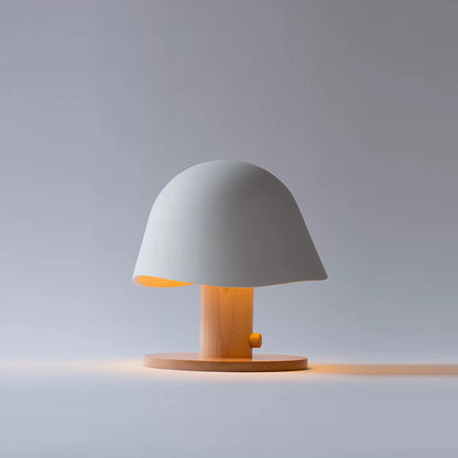 Moderne Tischlampe mit einzigartigem Schirmdesign