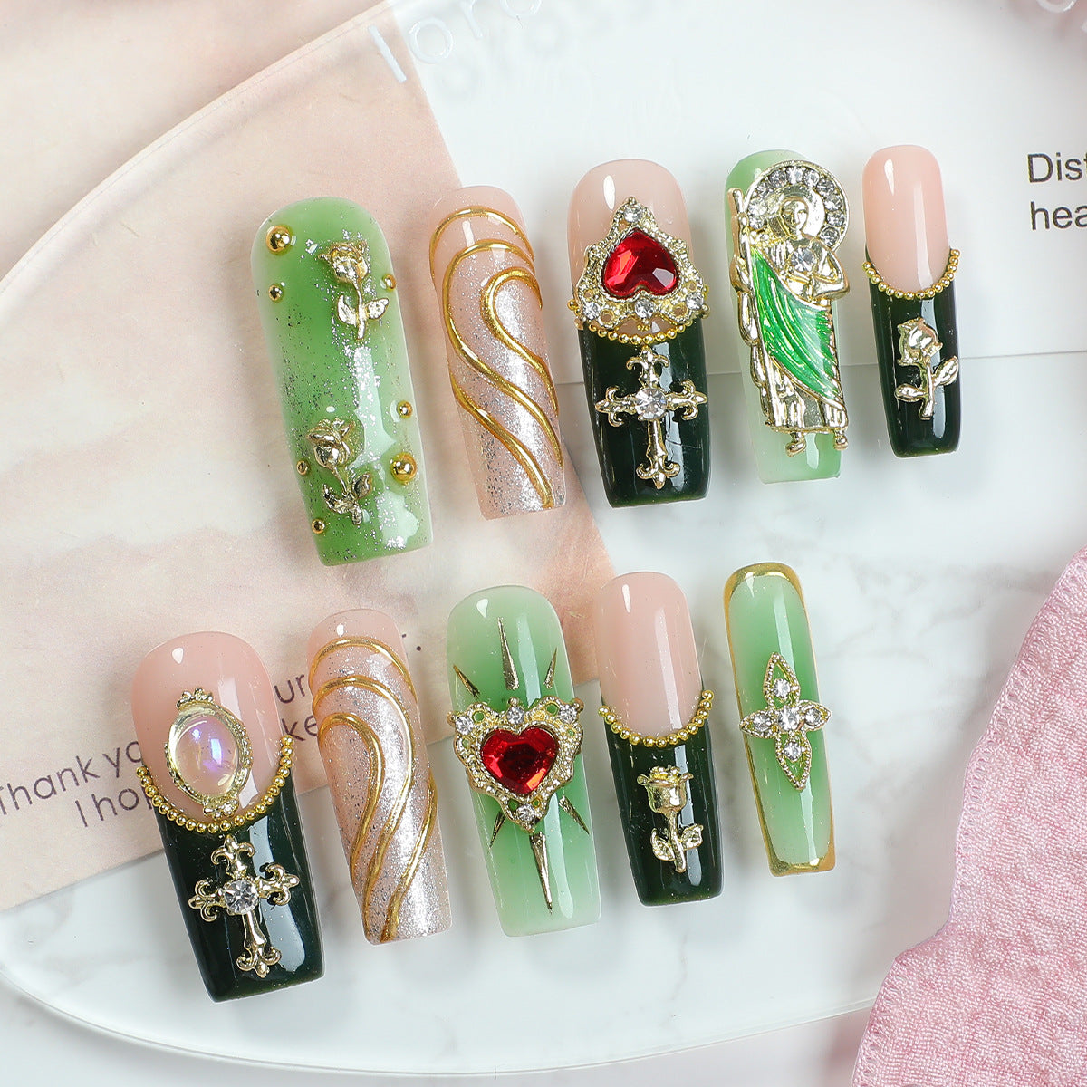 Kunstnagelset mit luxuriösen 3D-Verzierungen Brehn