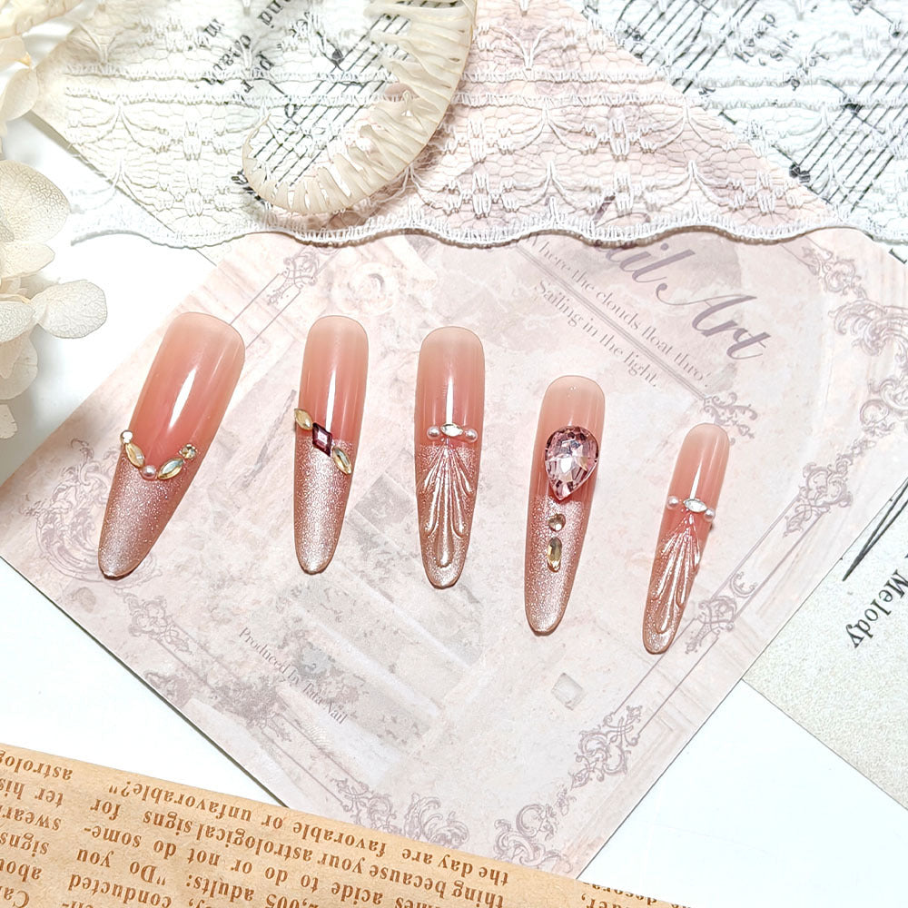 Kunstnägel mit Glamourösem Kristall-Design Brehn