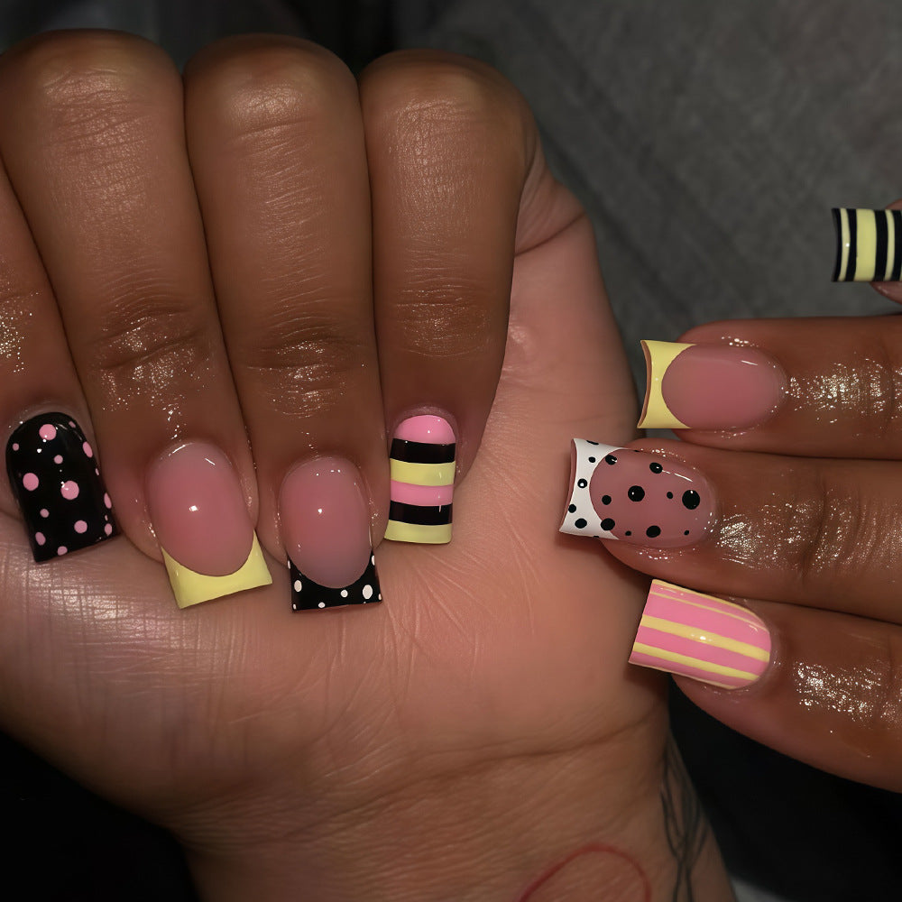 Künstlerische geometrische Nagelkunst-Tipps Brehn