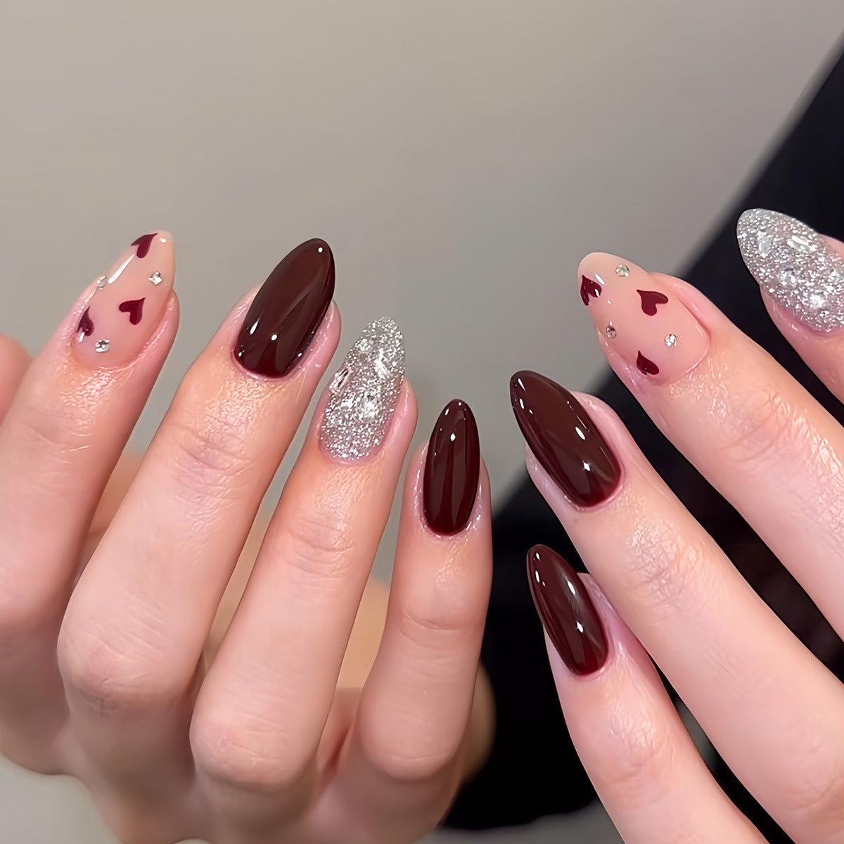 Elegantes Herz-Themen Press-On Nagelset Brehn