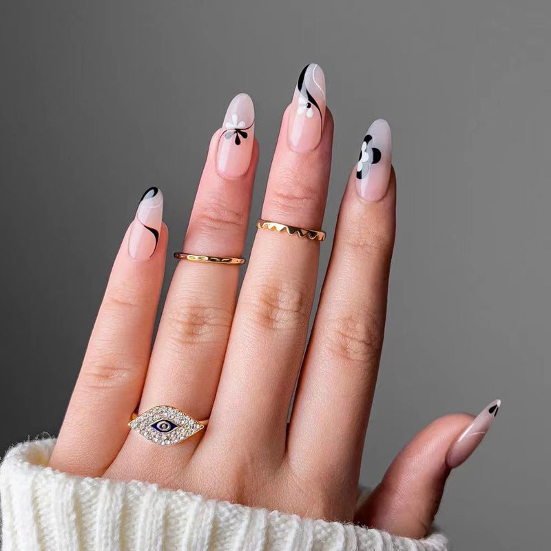 Kunstvolle Nagelverlängerungen mit elegantem Blattmuster Brehn