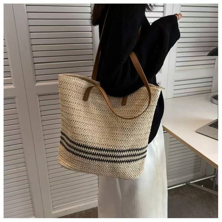 Oversized Strandtasche Aus Geflochtenem Material Brehn