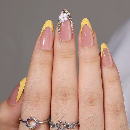 Kunstnagelset mit elegantem französischen Design und 3D-Blumendekoren Brehn