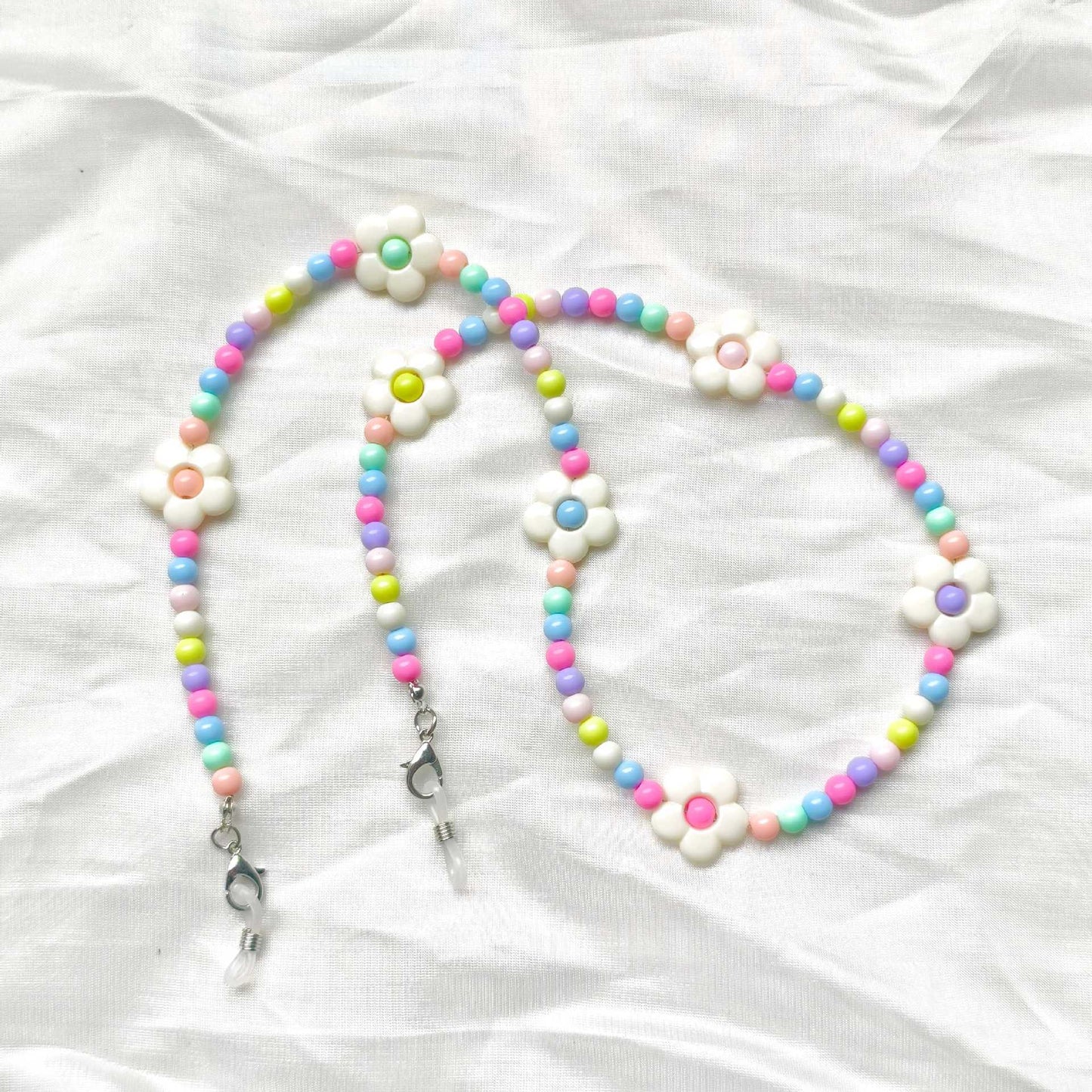 Verspielte Brillenhalterkette mit Blumenmotiven Brehn