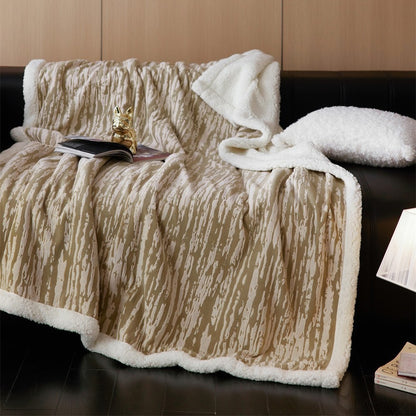 Kuschelige Wendedecke mit Struktur-Jacquard und Sherpa-Futter