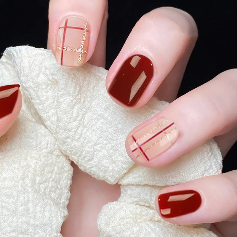 Kunstvolle Nagelverlängerungen mit elegantem Geometrie-Design Brehn