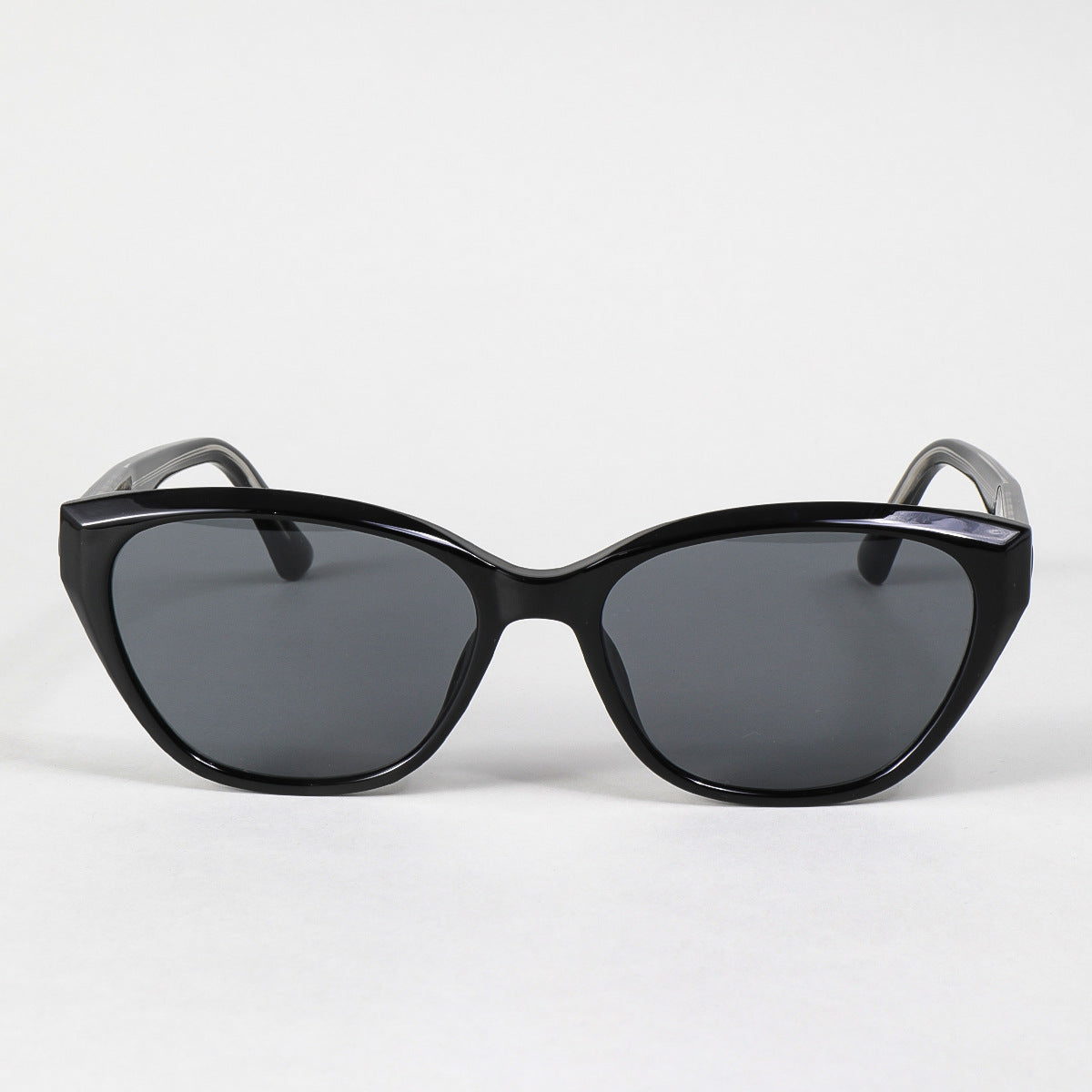 Damen moderne Sonnenbrille mit klassischem Schwung Brehn