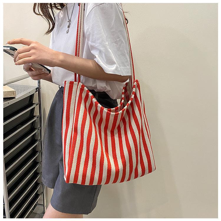Lässige gestreifte Canvas-Shopper-Tasche