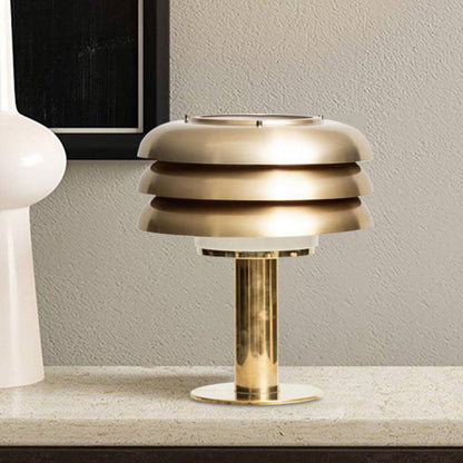 Moderne ästhetische Tischlampe mit schichtweisem Schirmdesign