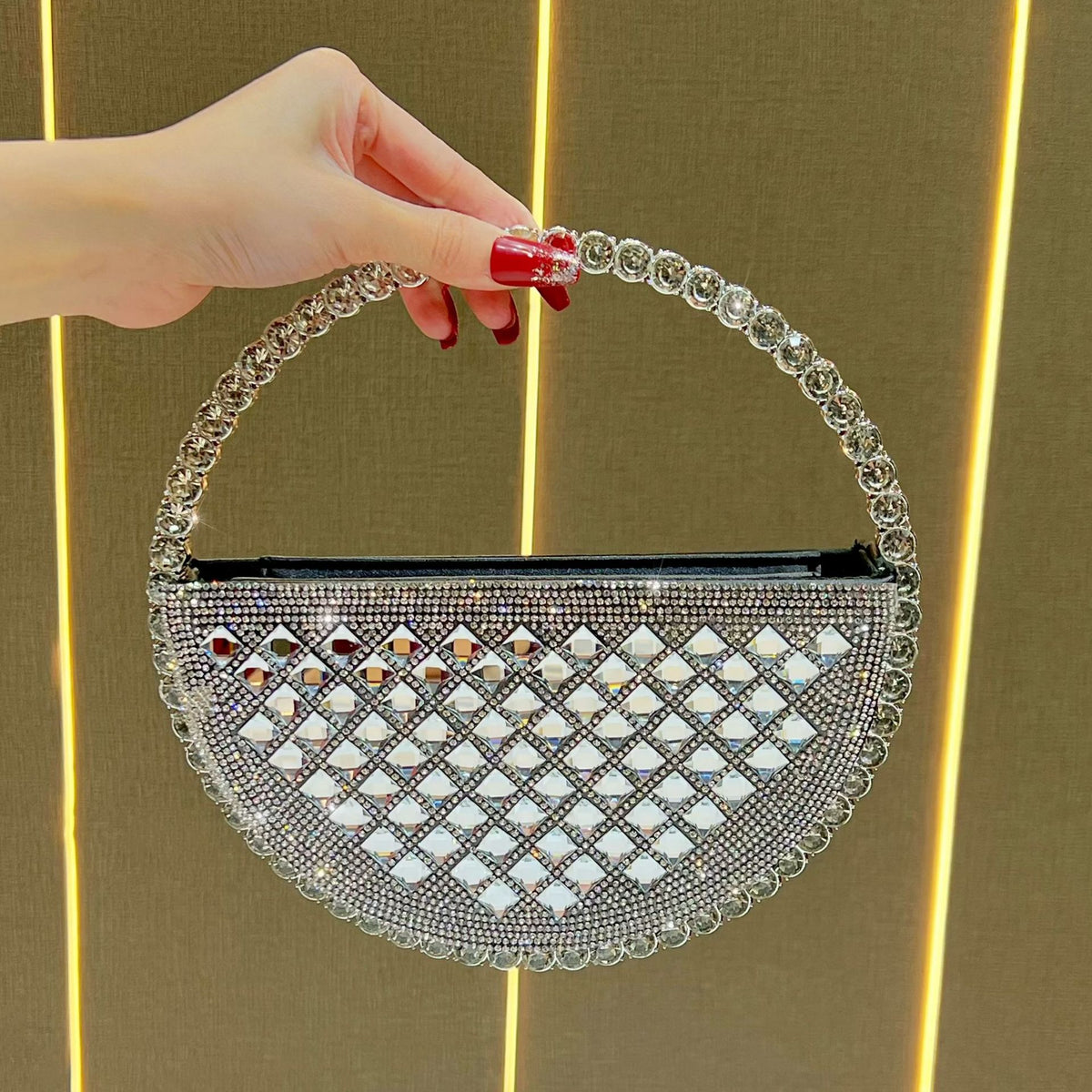 Rhinestone-besetzte Clutch