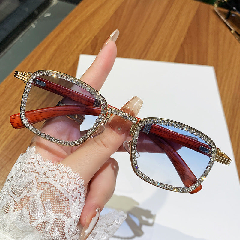 Damen Sonnenbrille mit strassbesetztem Rahmen und modernem Holzdesign Brehn