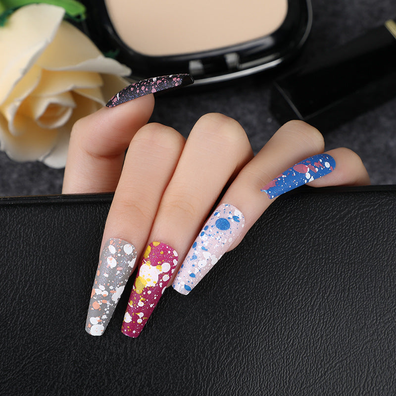 Kunstnägel mit künstlerischem Splatter-Design Brehn