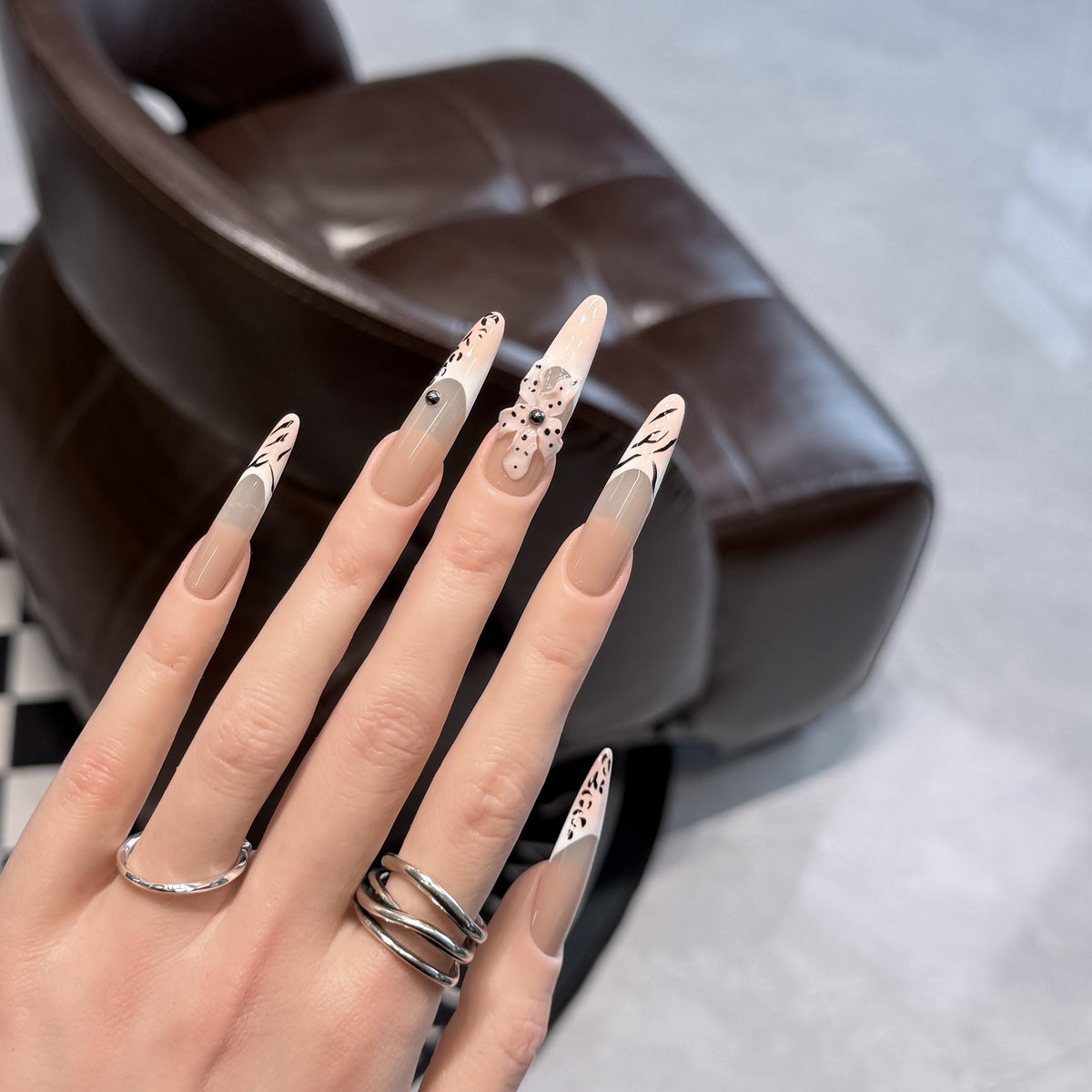 Künstlerisches Stiletto-Nagelkunst-Set mit eleganten Dekorationselementen Brehn