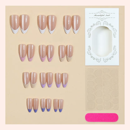 Kunstnagelset mit eleganten French-Spitzen und farblichen Akzenten Brehn