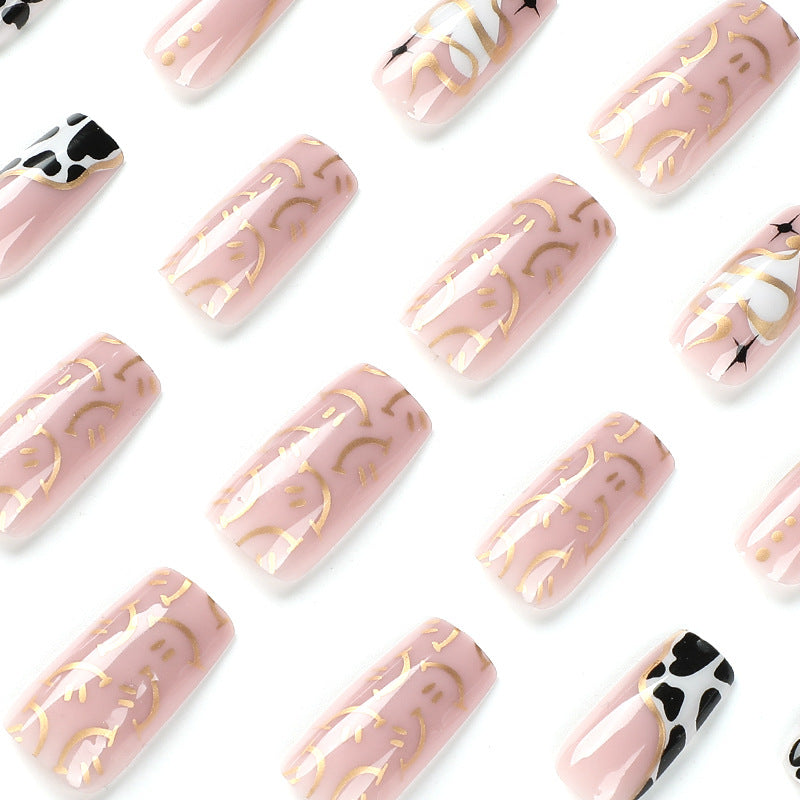 Künstlerische Nageldekoration Brehn