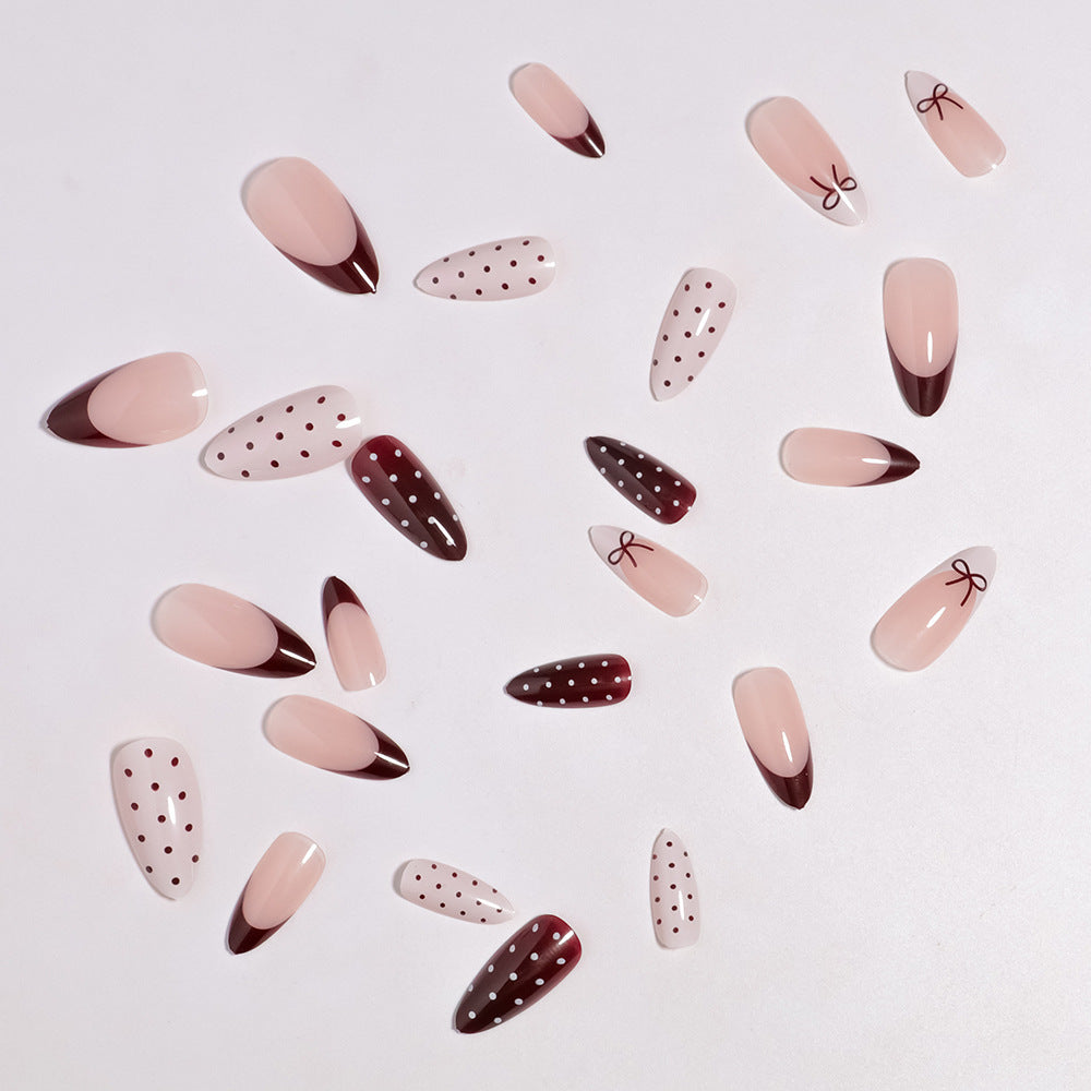 Künstlerisches Press-On-Nagelset mit Schleifen- und Punktdesign Brehn