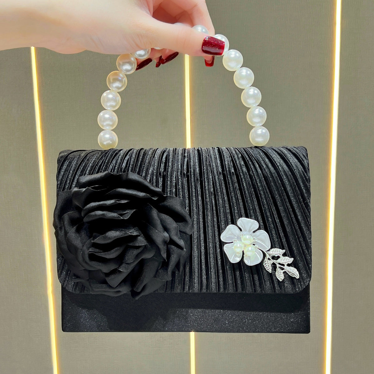 Elegante florale Abendtasche