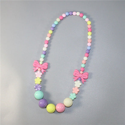 Bunte Perlenkette mit Floralen Elementen Brehn