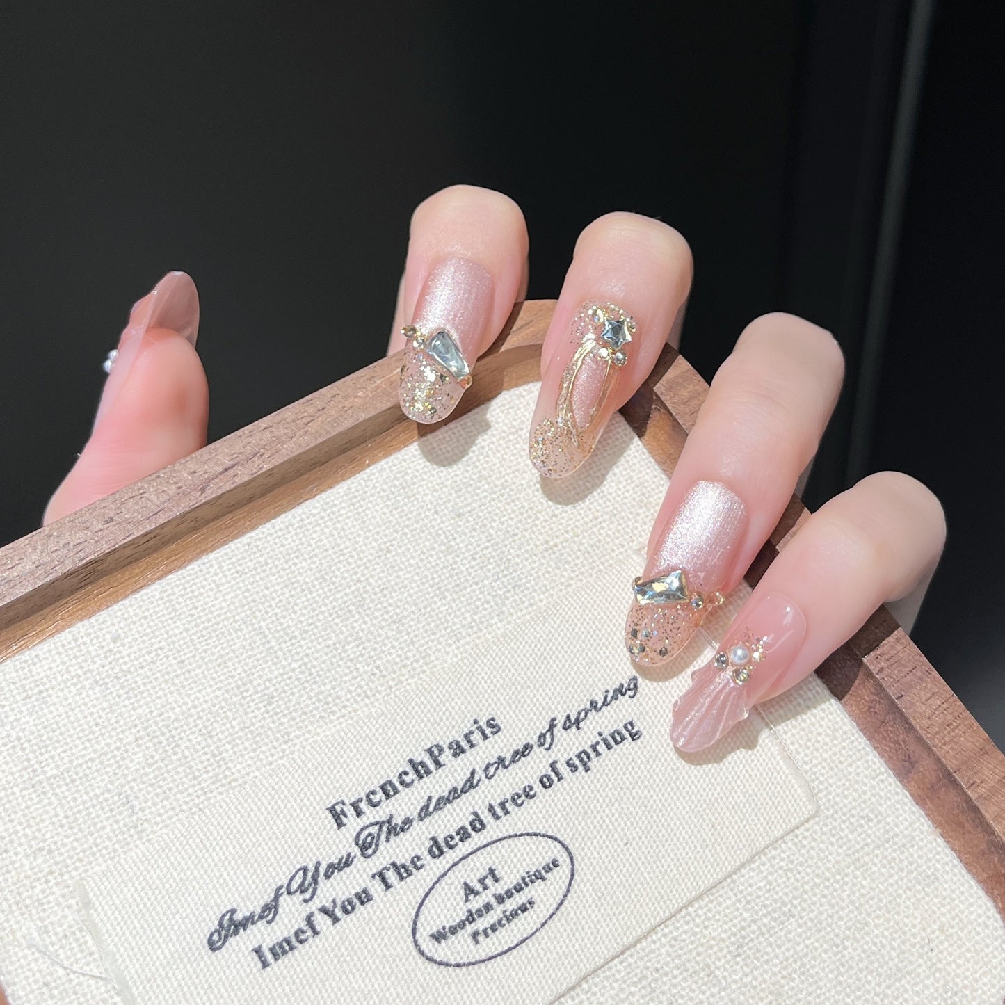 Dekorative Nagelkunst Brehn