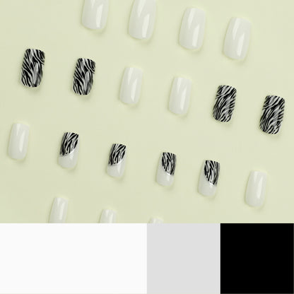 Kunstvolle Nagelverlängerungen mit stilvollem Zebra-Muster Brehn
