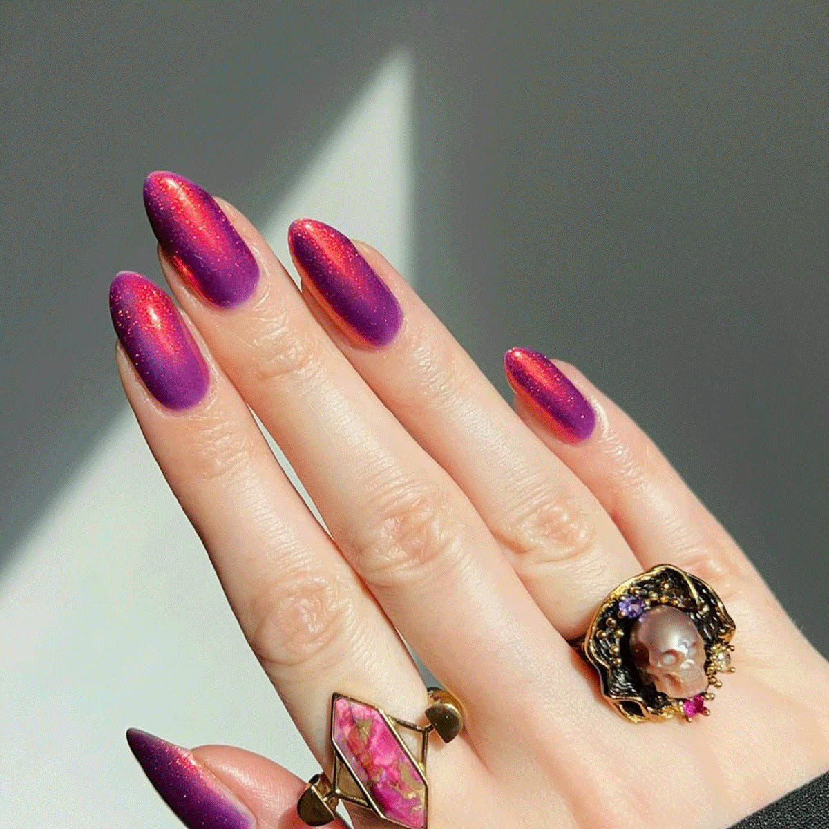 Glamouröse Ombre Stiletto-Nagelverlängerungen