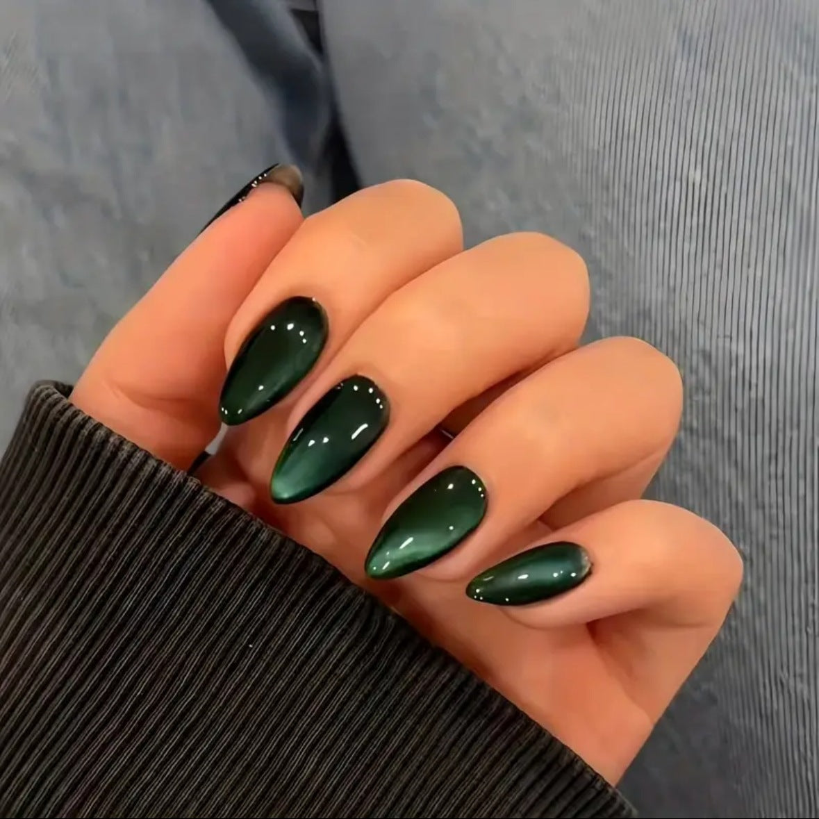 Kunstnagelset mit elegantem Hochglanz und Stiletto-Design Brehn