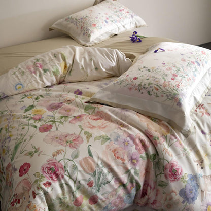 Luxuriöses Satin-Bettwäsche-Set mit floralem und Beerenmotiv