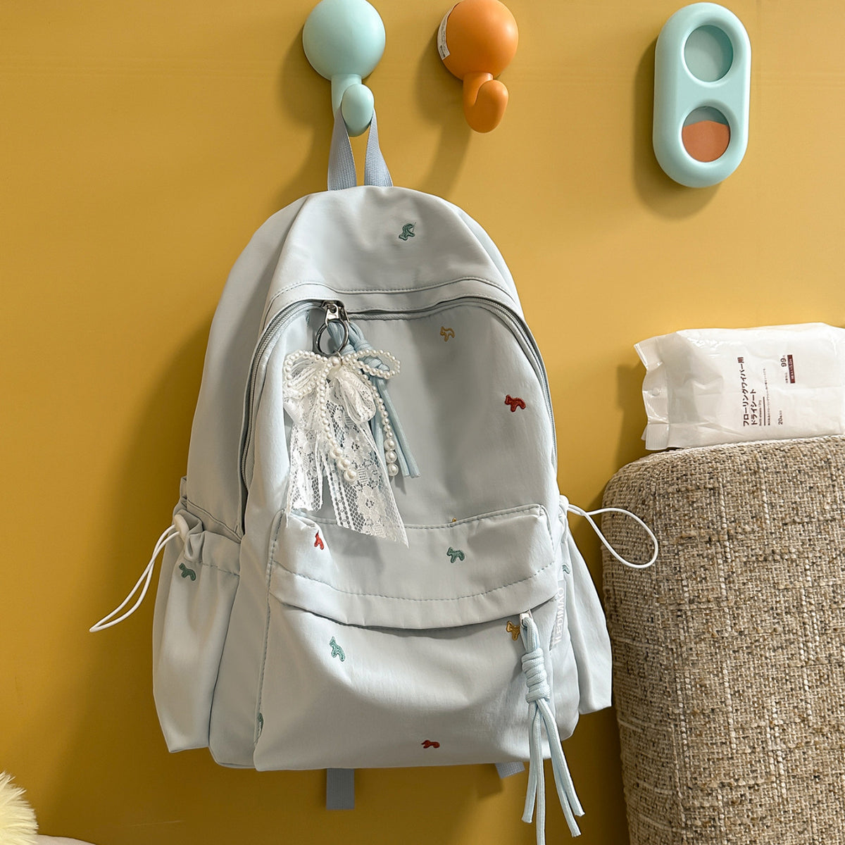 Stylischer backpack mit floralem Schmuck Brehn