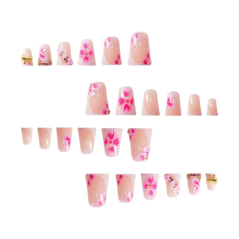 Elegante florale Press-On Nagelkunst mit Edelsteinakzenten Brehn