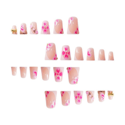 Elegante florale Press-On Nagelkunst mit Edelsteinakzenten Brehn