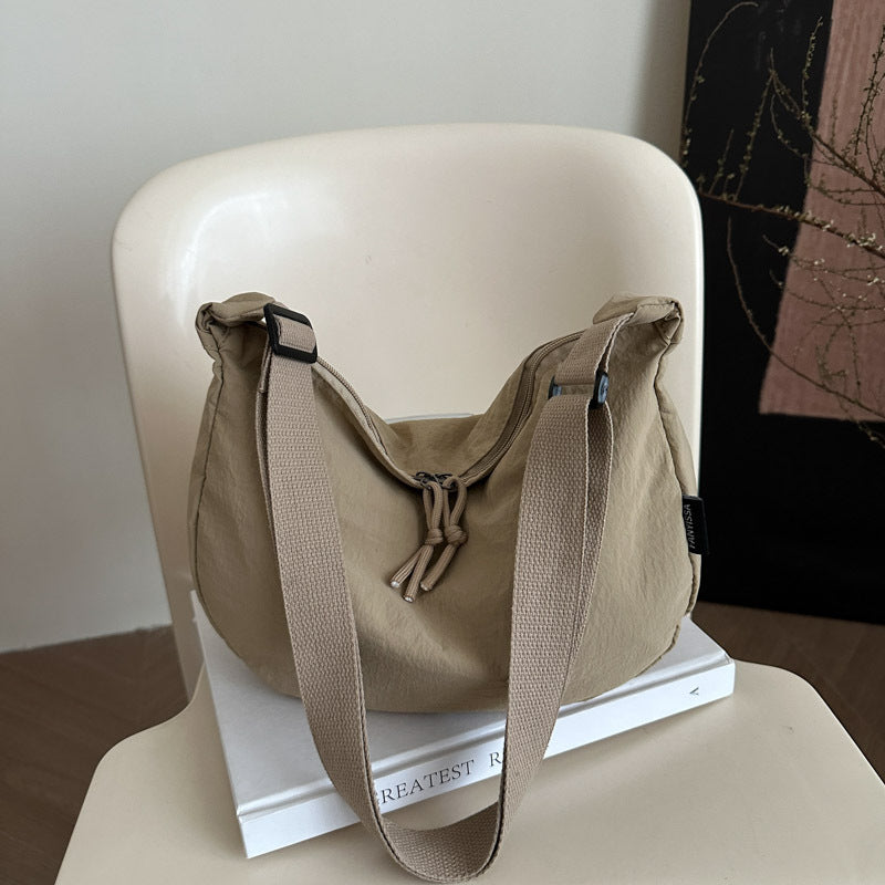 Bequeme lockere Schultertasche