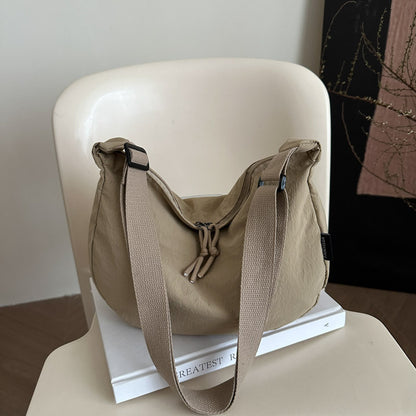Bequeme lockere Schultertasche