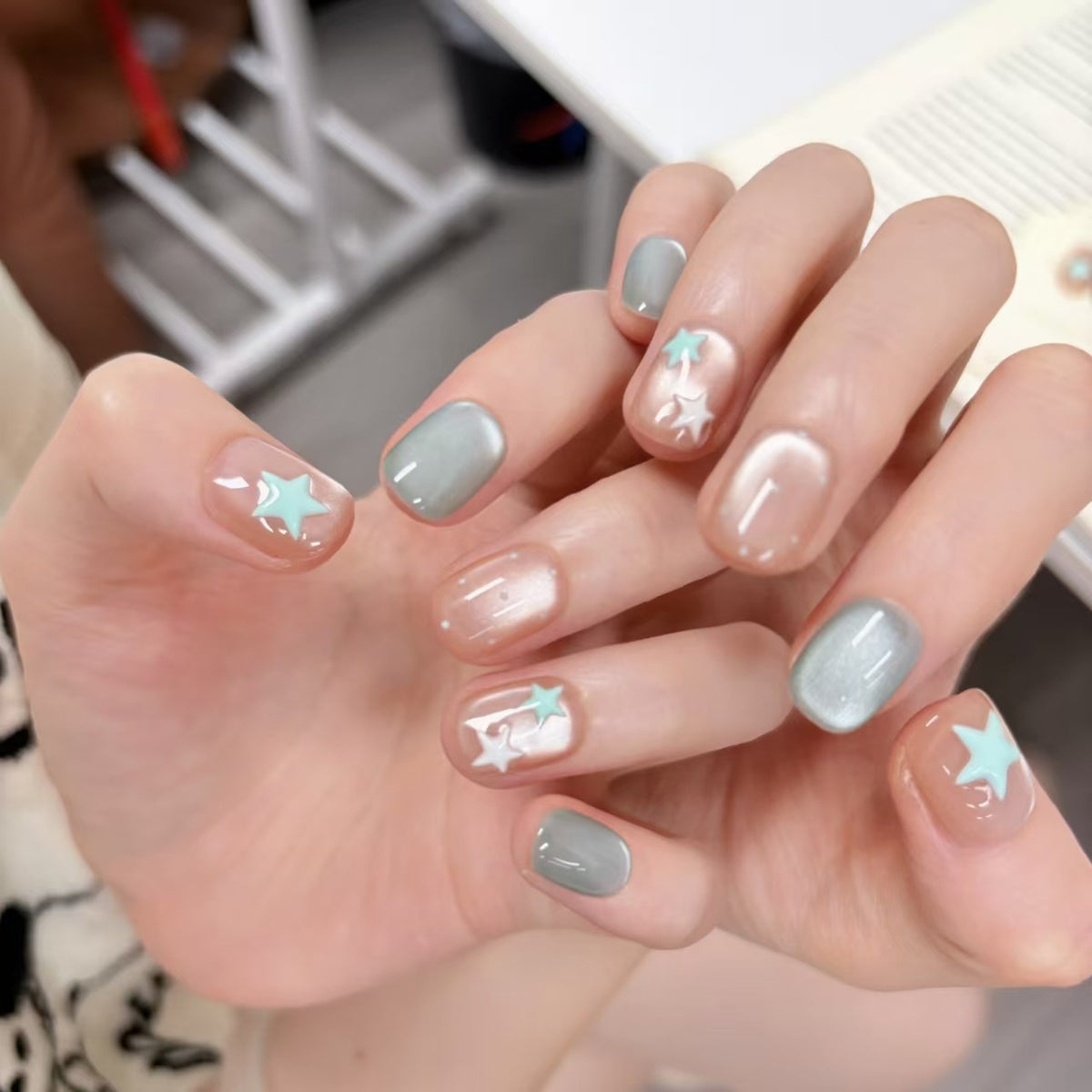 Artistisches Sternen-Nagelkunst-Design