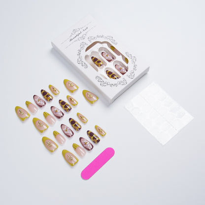 Elegantes Kunstnagel-Set mit einzigartigem Design Brehn