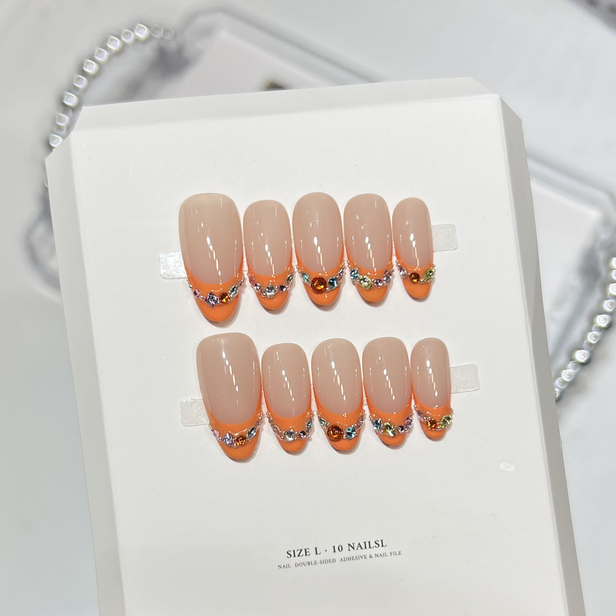 Dekorativer Press-On-Nagelset mit Rhinstein-Akzenten Brehn