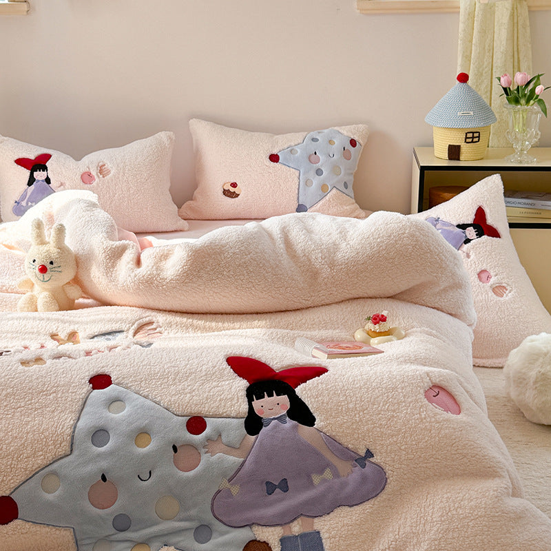 Kinder-Bettwäschegarnitur mit kuscheliger Teddy-Fleece-Oberfläche, applizierten Figuren und Wendefunktion
