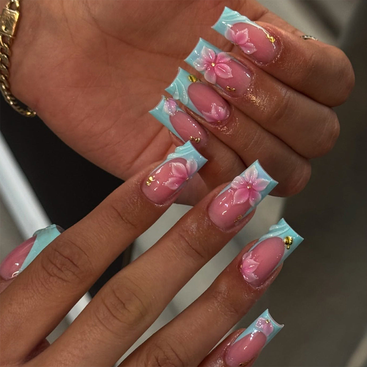 Kunstfingernägel mit Floralen Motiven und Modernem Design Brehn
